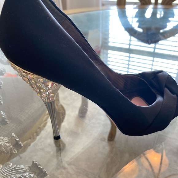 Paris Hilton Black Satin pumps - Picture 9 of 14